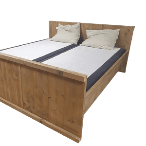 Steigerhouten bed.