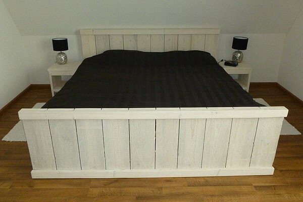 Steigerhouten bed.