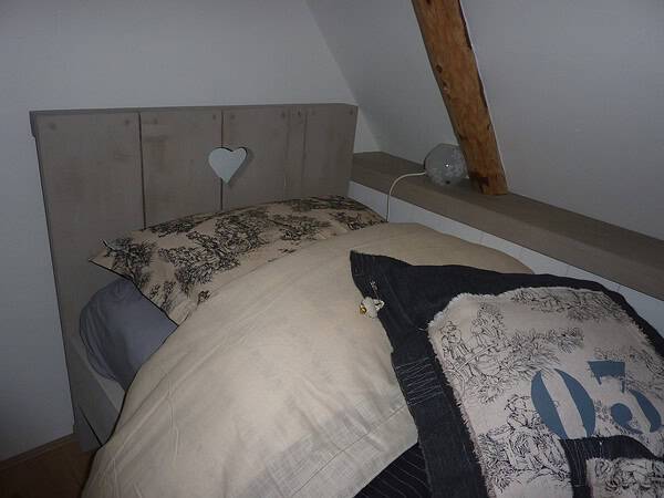 Steigerhouten bed.