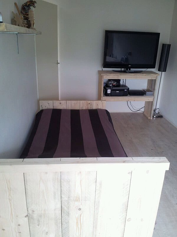 Steigerhouten bed.