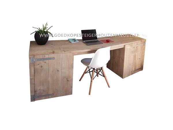 Steigerhouten bureau.