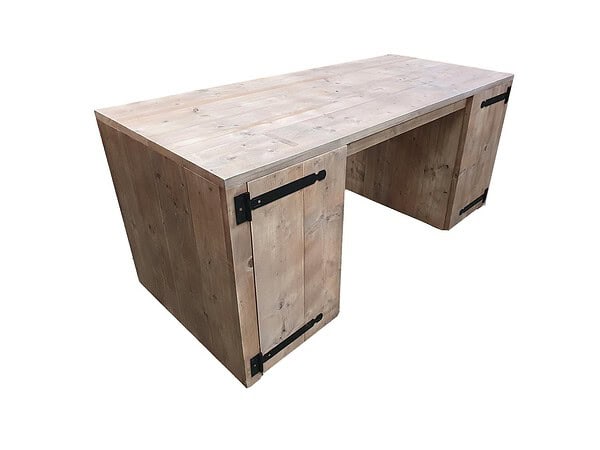 Steigerhouten bureau met kastjes.