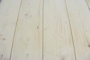 Nieuwe blanke steigerplanken