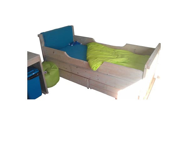 Steigerhouten kinderbed.