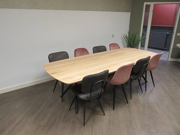 Deens ovale eiken tafel.