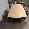 Deens ovale eiken tafel.