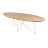 Eiken ovale tafel.