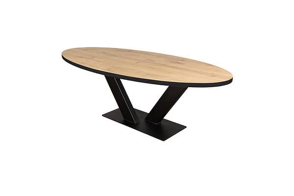 Ovale vergadertafel.