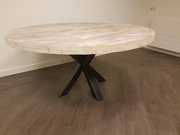 Ronde steigerhouten tafel.