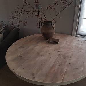 Ronde steigerhouten tafel.