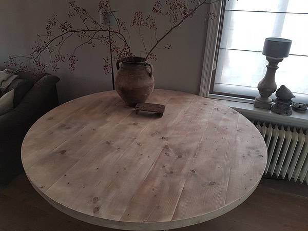 Ronde steigerhouten tafel.