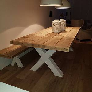 Steigerhouten eettafel met stalen onderstel.