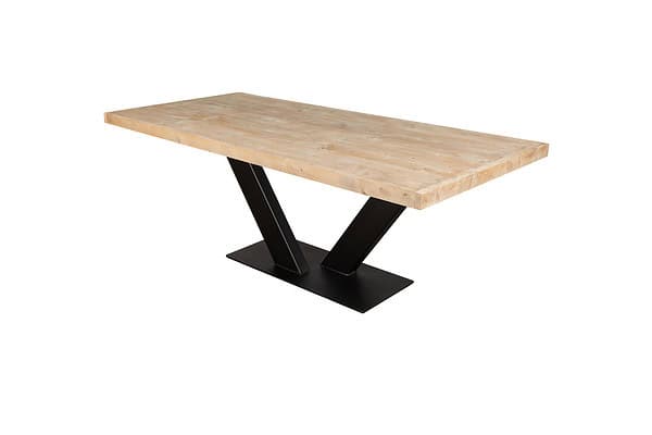 Steigerhouten tafel.