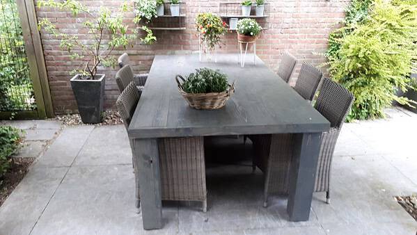 Steigerhouten tafel.