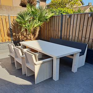 Steigerhouten tafel.