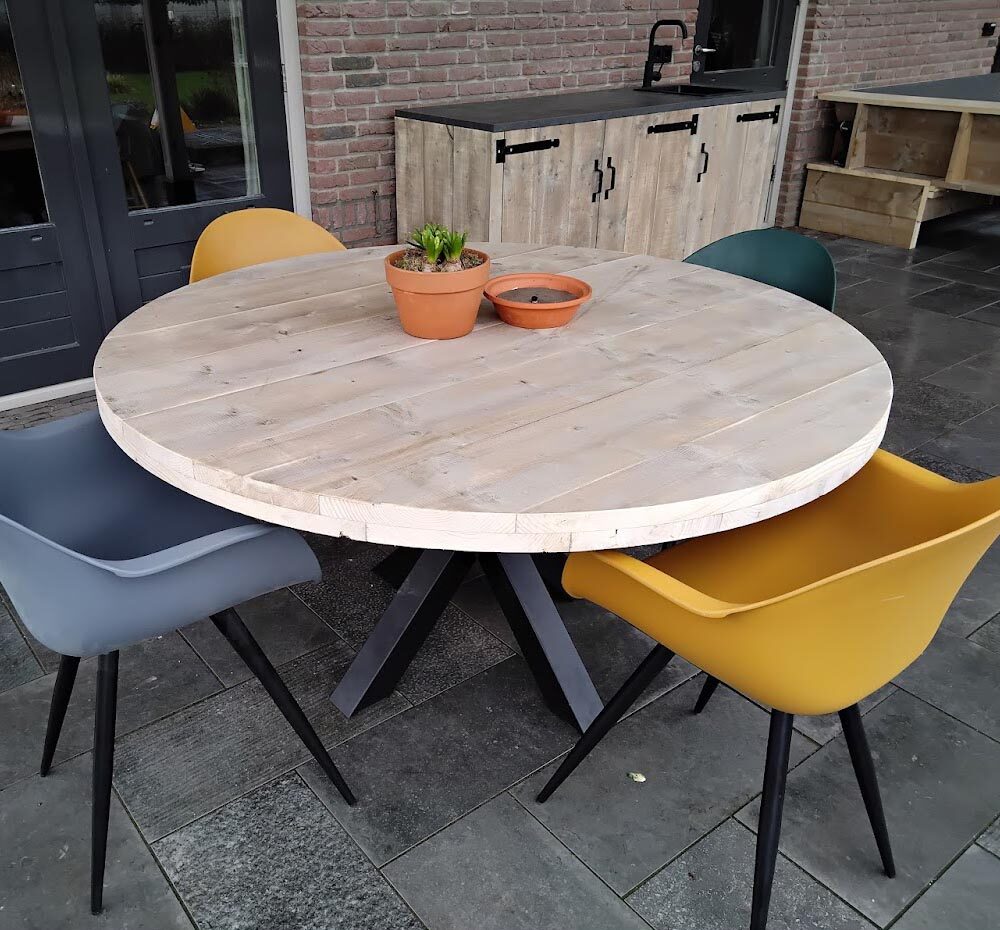 brandstof interview Grammatica Tuintafel rond - Mooie ronde houten tafels voor buiten - op maat!