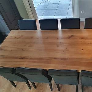 Eiken boomstamtafel.