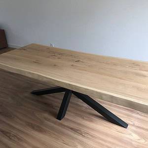 Eiken boomstamtafel.