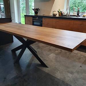 Eiken eettafel.