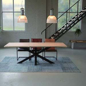 Eiken eettafel.