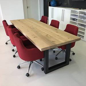 Eiken eettafel.