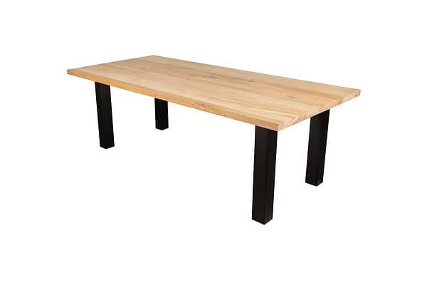 Eikenhouten tafel.