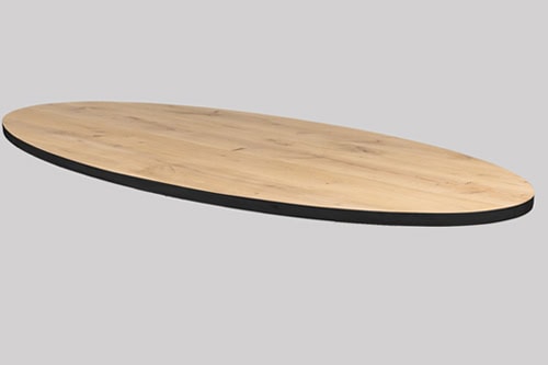 De rechte rand mag zwart geschilderd worden