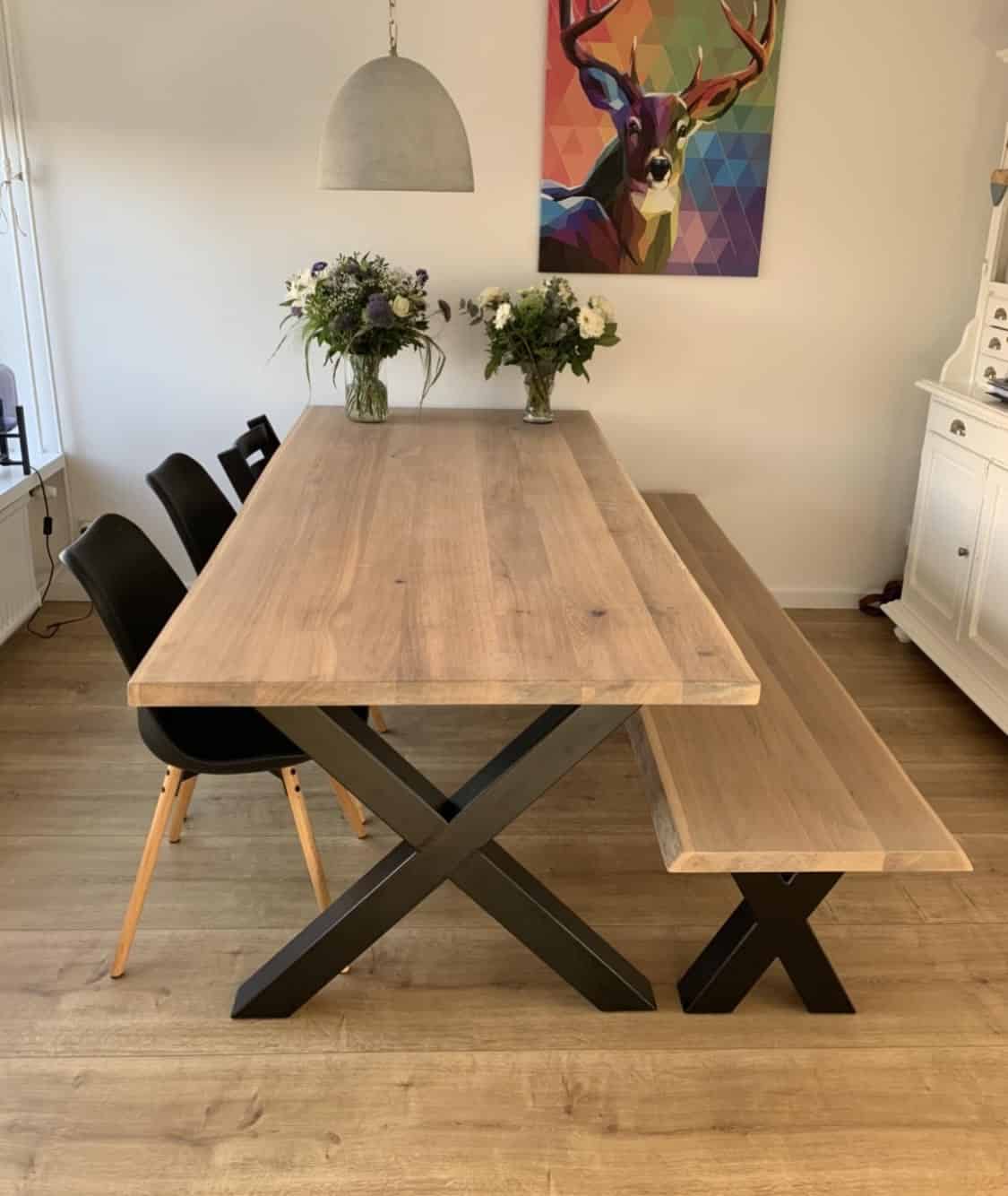 eettafel uit voorraad leverbaar met verschillende stalen poten