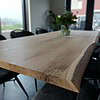 eikenhouten tafel.