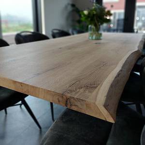 eikenhouten tafel.
