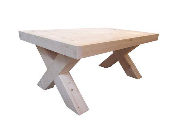 Steigerhouten salontafel met houten kruizen.