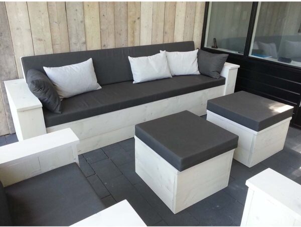 Steigerhouten-loungebank-met-kussens