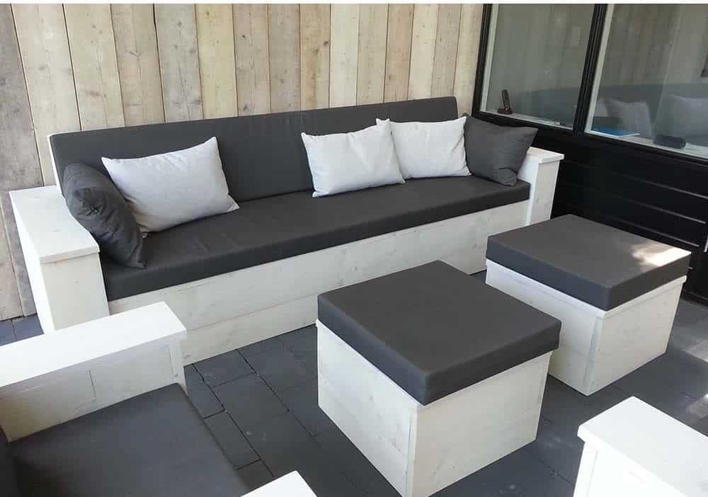 Steigerhouten-loungebank-met-kussens