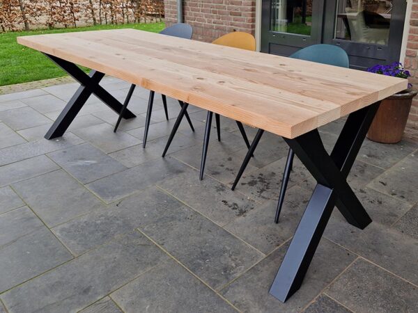 Douglas tuintafel met X-onderstel