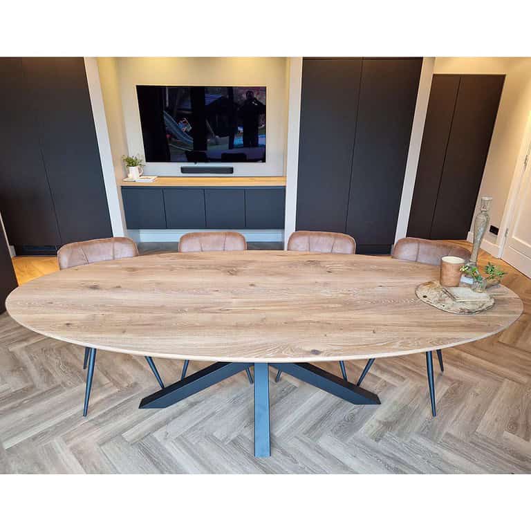Ovale eettafel uit voorraad leverbaar met verschillende onderstellen