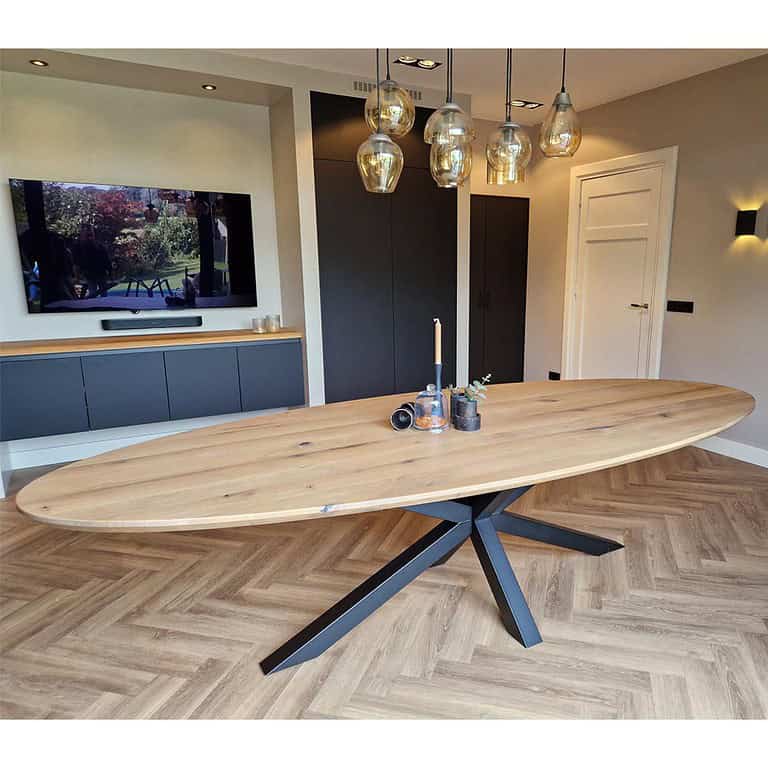 Ovale eettafel uit voorraad leverbaar met verschillende onderstellen