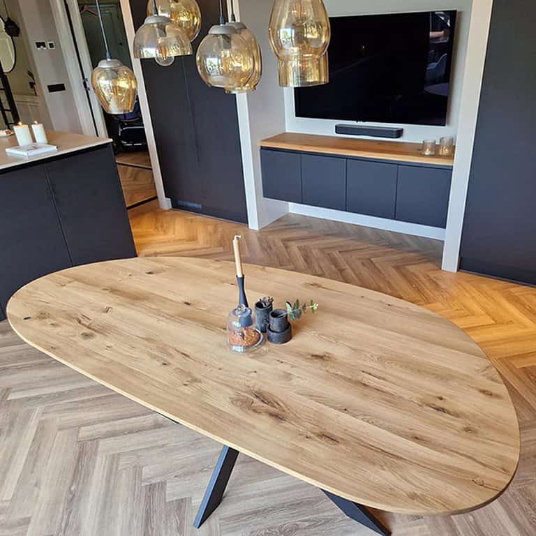 Eettafel organische vorm uit voorraad leverbaar - op maat gemaakt
