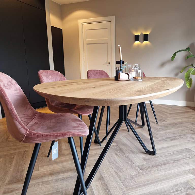 Eiken eettafel kiezelvorm uit voorraad leverbaar - op maat gemaakt