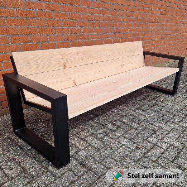 Houten-tuinbank-met-stalen-frame