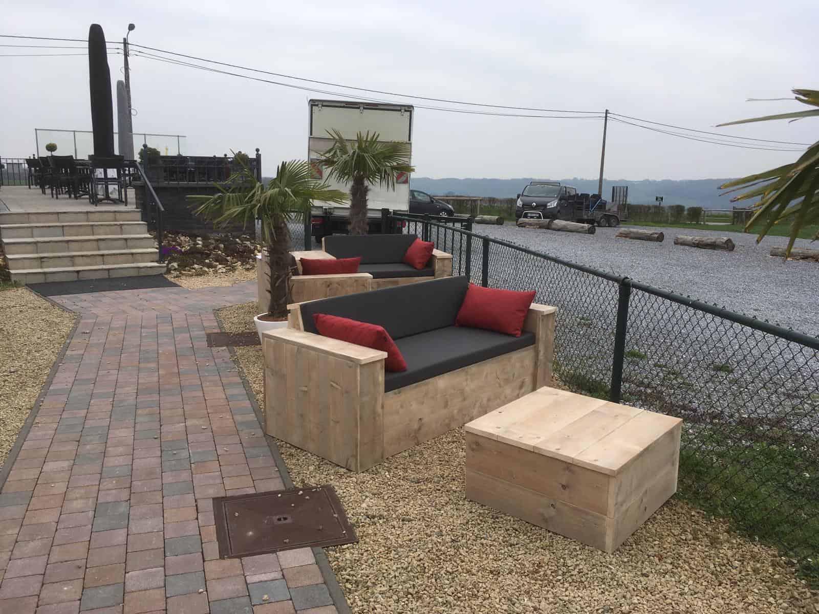 Steigerhouten loungebank.