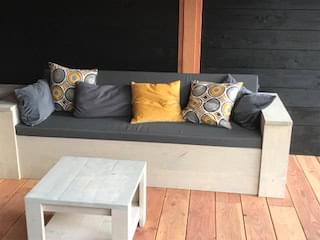 Steigerhouten loungebank.