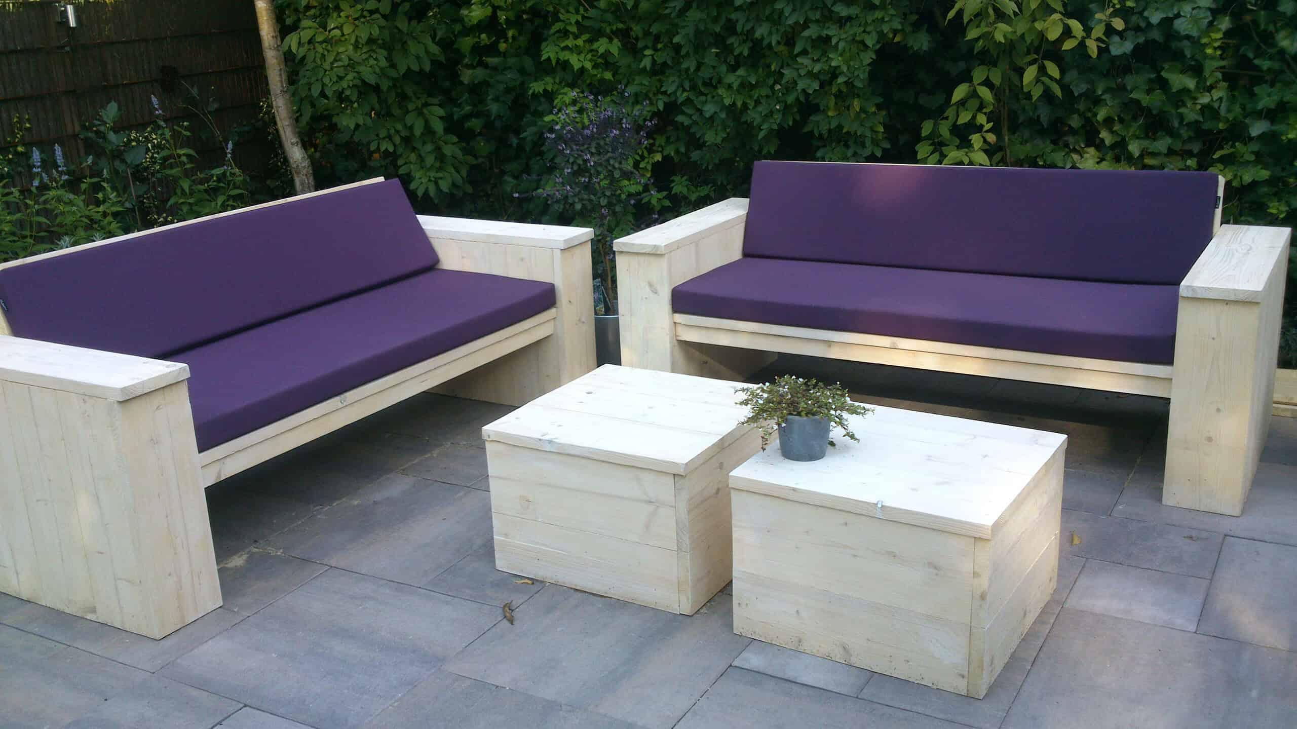 Steigerhouten loungebank.