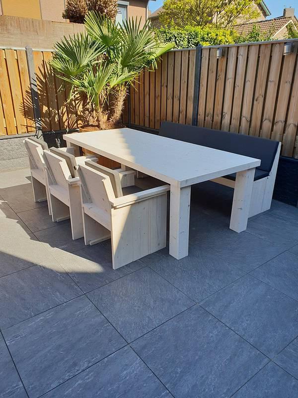 Steigerhouten tafel.