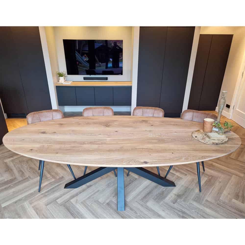 Eiken ovale tafel