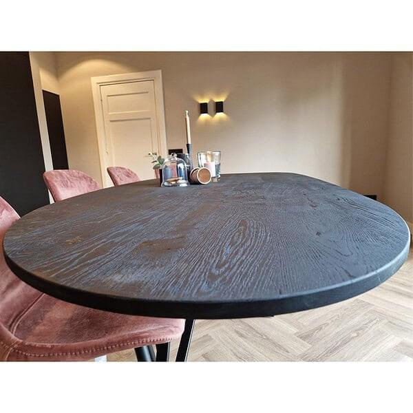 Niervormige tafel