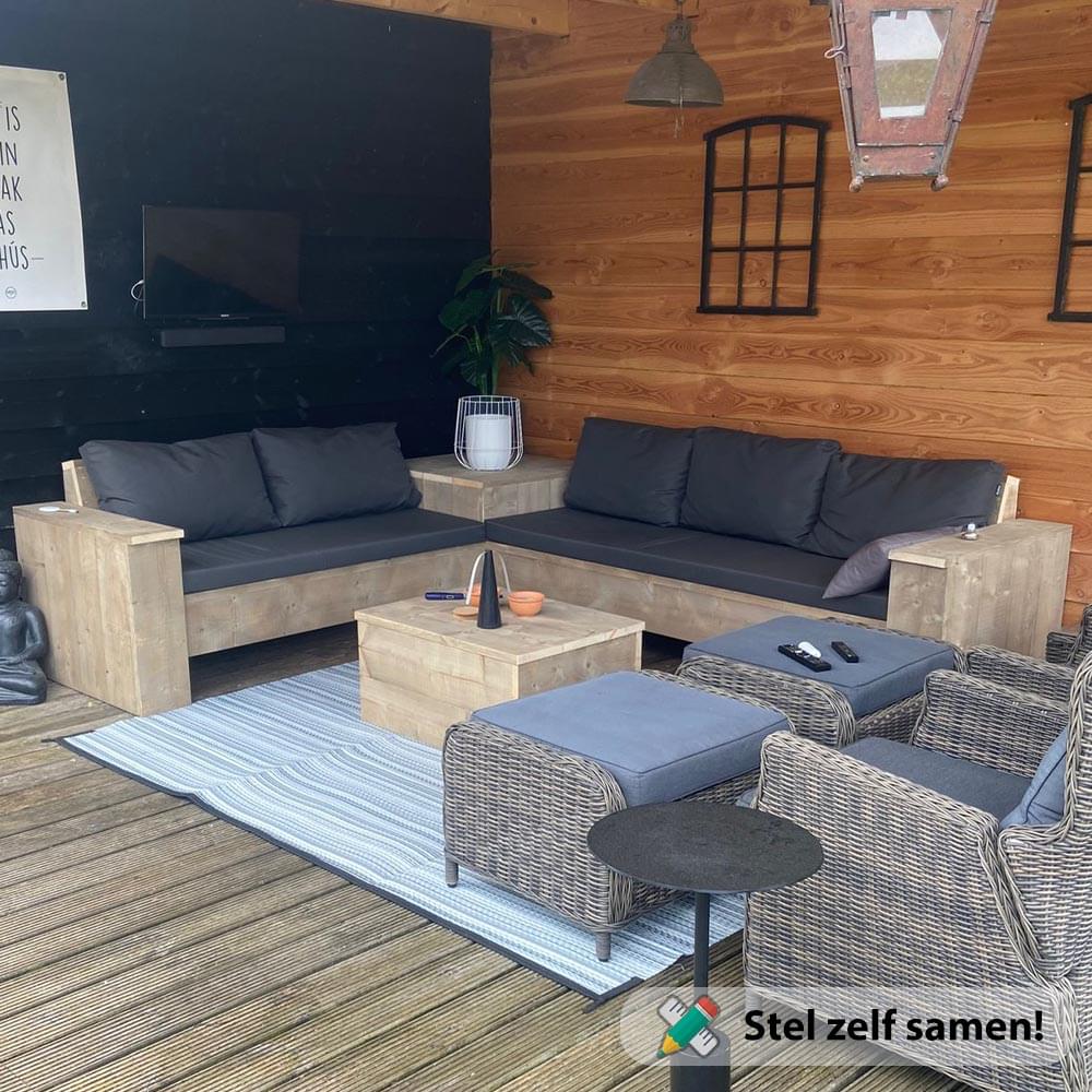 Loungeset onder overkapping