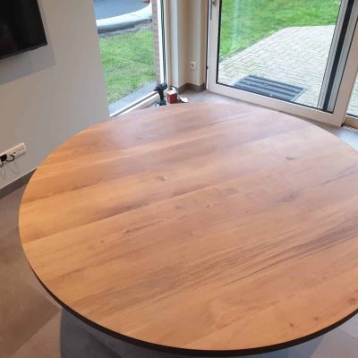Eettafel rond eiken.