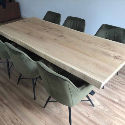 Eiken boomstamtafel.