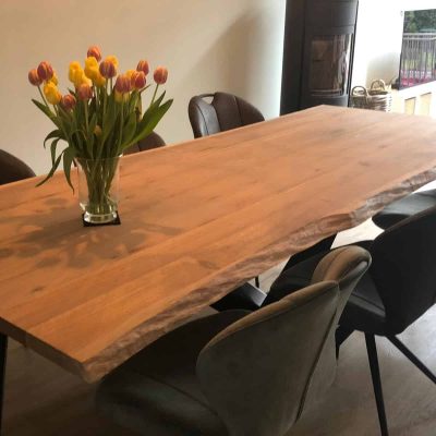 Eiken boomstamtafel.