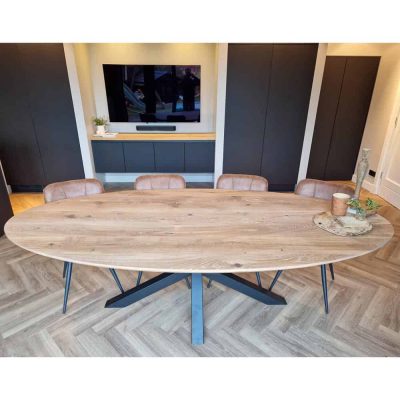 Eiken ovale tafel